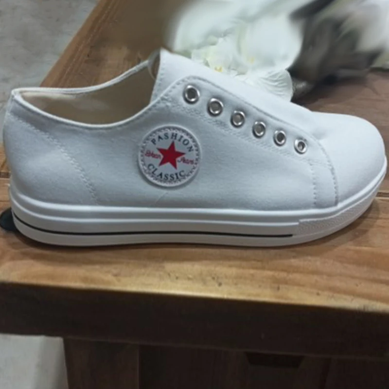 Женские холщовые кроссовки на плоской подошве шнуровке с вулканизированной