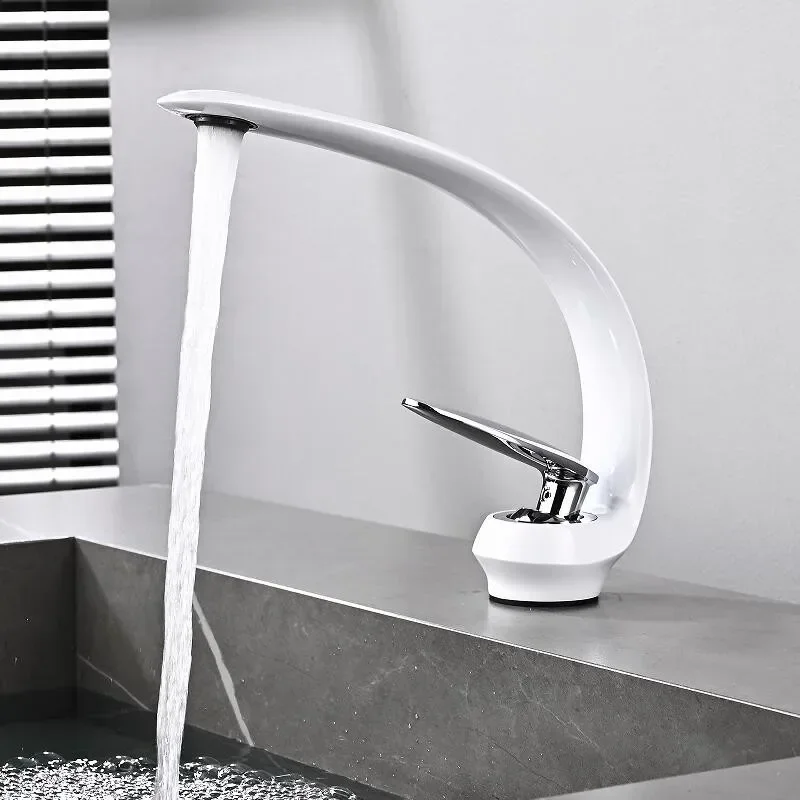 

Антикварный золотой смеситель для раковины