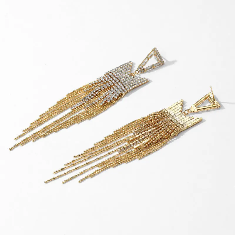 Блестящие светильник ые и роскошные серьги с кисточками украсят лицо в подарок