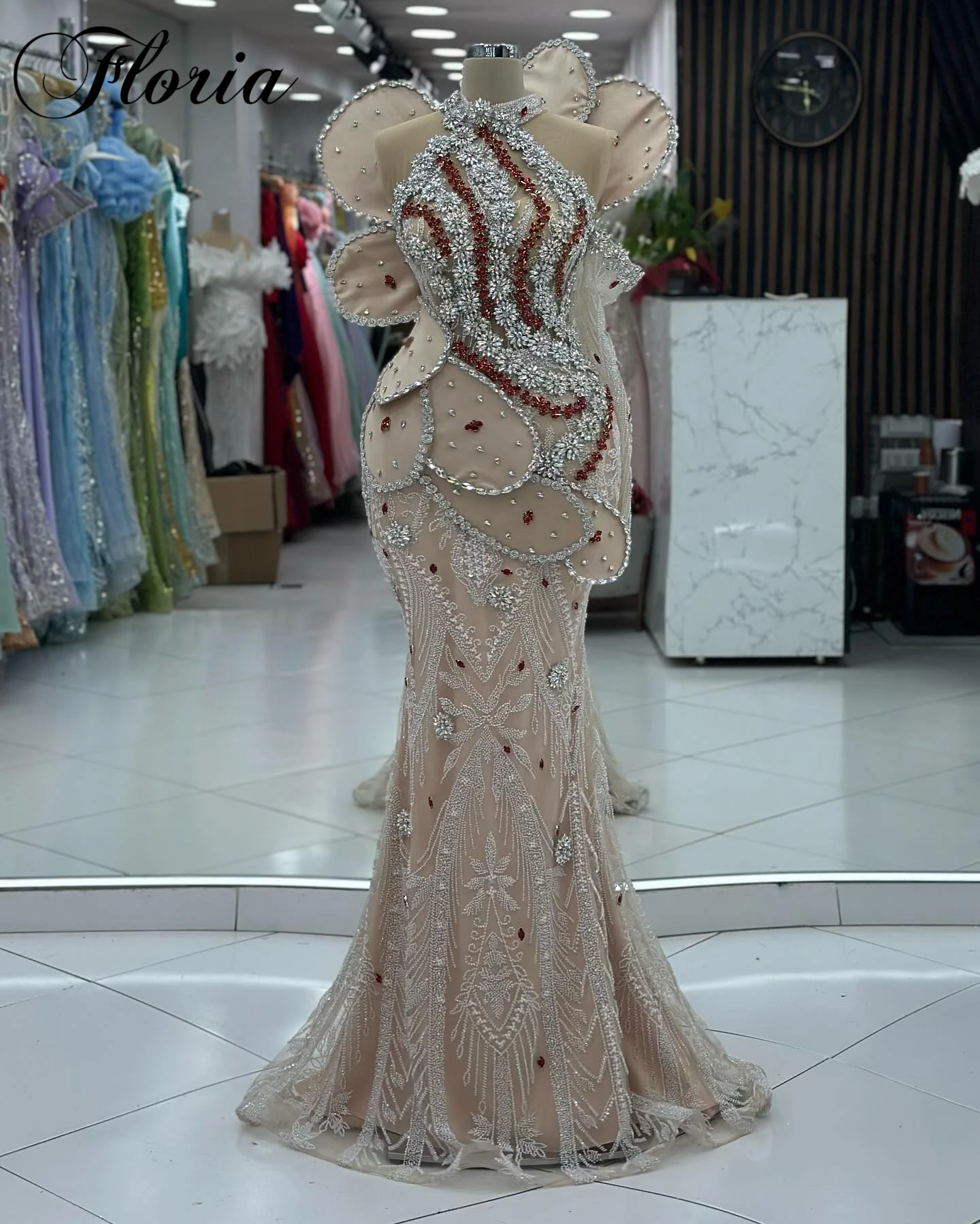 2025 Новые модные платья знаменитостей с блестящими кристаллами красная дорожка