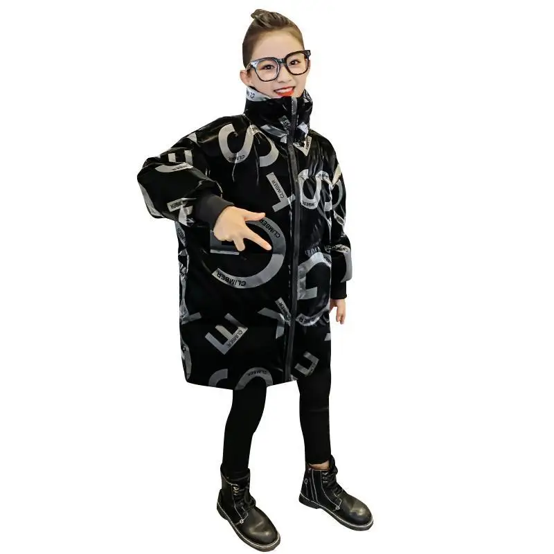 

Пальто с хлопковой подкладкой для девочек, новинка, модные зимние пуховики средней длины с буквенным принтом, одежда для подростков, утепленный теплый топ, зимний костюм