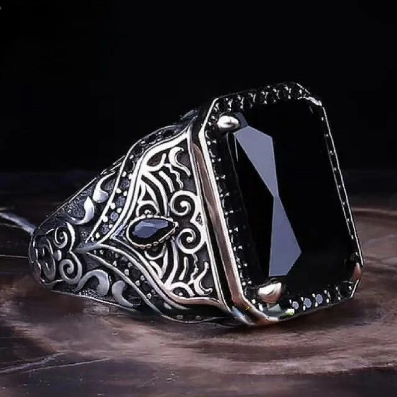 

Fashion Inlaid Baguette Black Gemstone Men's Ring European Retro Simple Embossed Cocktail Party High Jewelry Wholesale