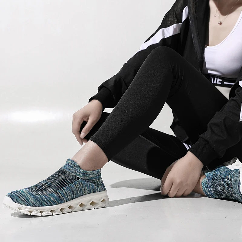 Men Women Walking Shoes Travel Socks Shoes Female Sports Knitted Mesh Sneakers Breathable Lightweight Soft Bottom Sneakers