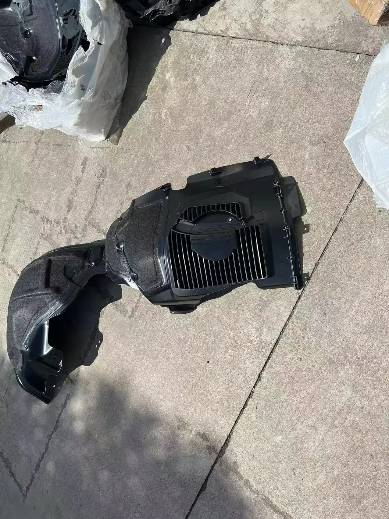 

Для переднего крыла Tesla Model S, внутренняя подкладка 1063693-00-D/1063694-00-D, задний 1067006-00-A 1067007-00-A