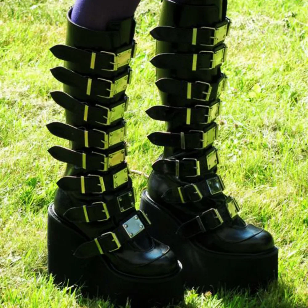 

Новые модные черные женские ботинки до середины икры на платформе, на высоком каблуке, на танкетке, на толстом каблуке, с металлической пряжкой женские ботинки на молнии в стиле панк, с круглым носком