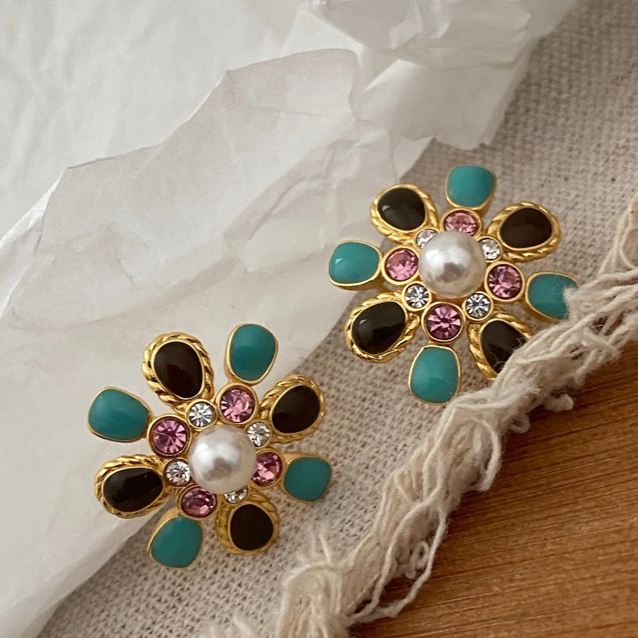 

Fashion Retro Exotic Flower Color Matching