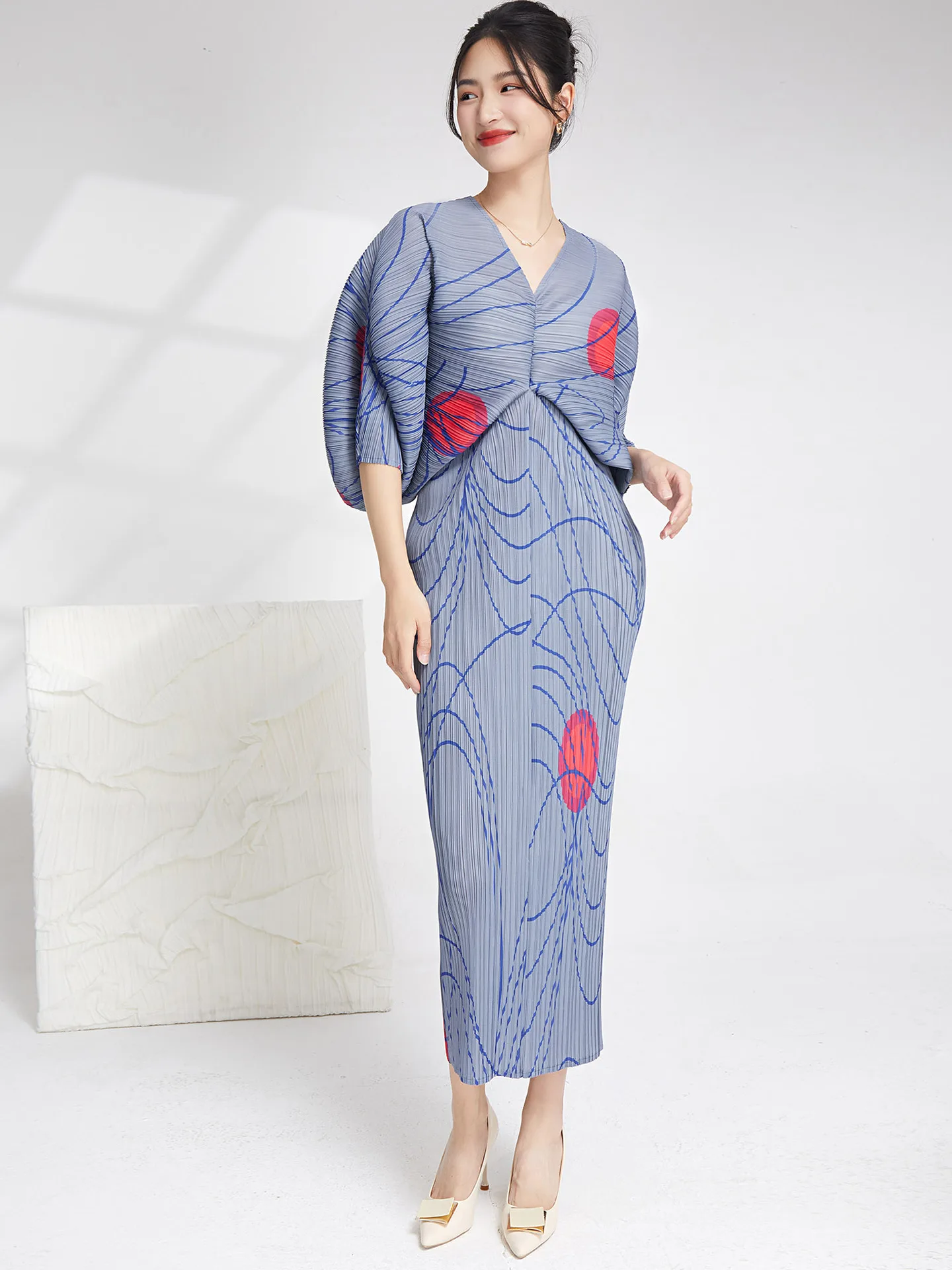 

Pleated printed bat sleeve women's dress New style style V-neck dress in spring and summer