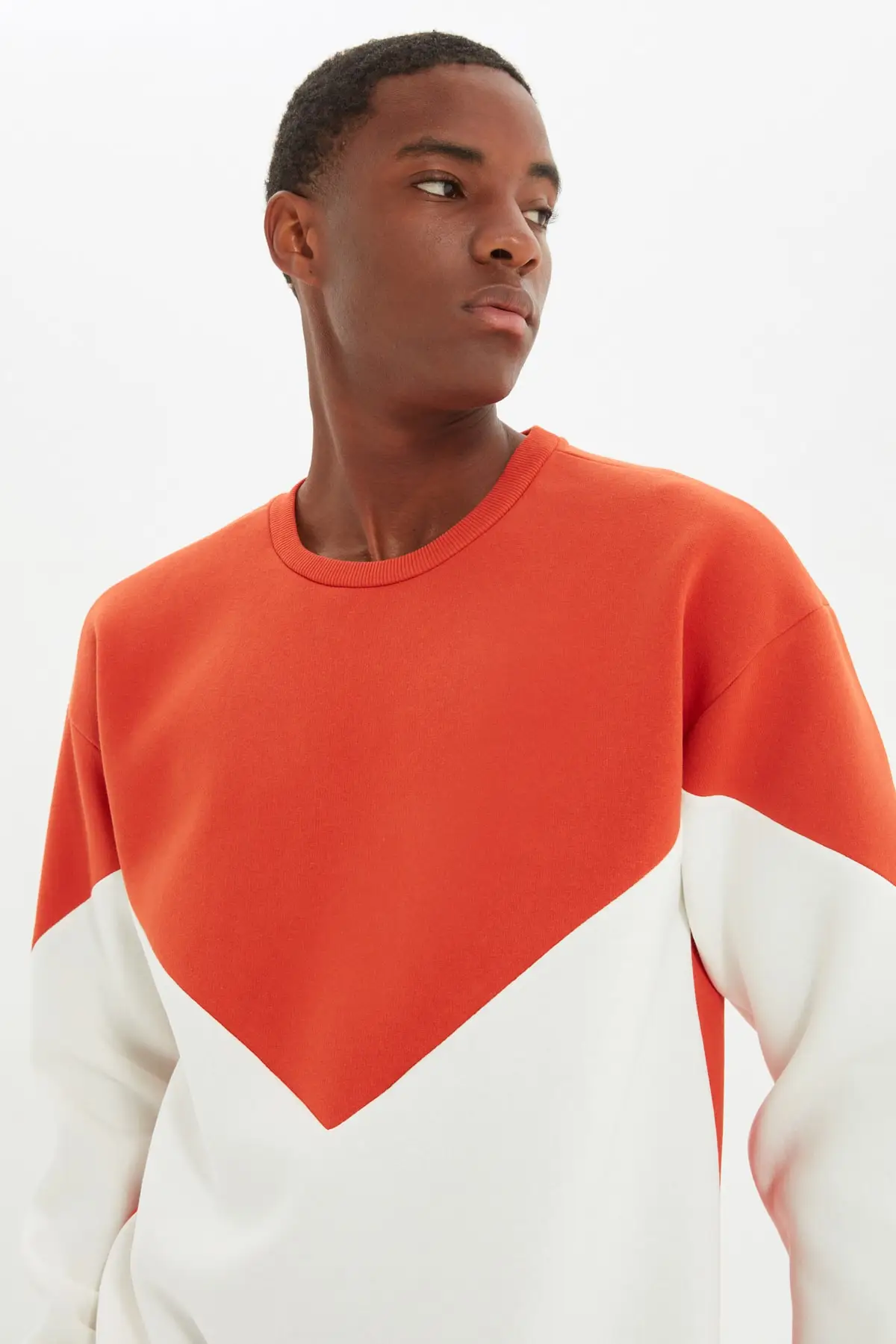 

Trendyol Men Panelled Regular Fit Sweatshirt TMNAW21SW1162