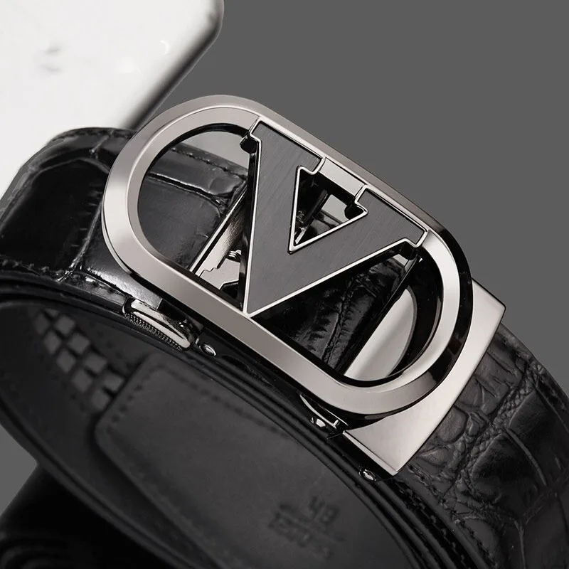 

Ремень мужской кожаный с автоматической пряжкой и V-образным вырезом