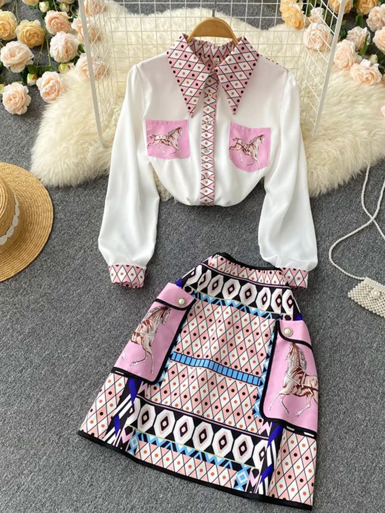 Женский модельный костюм из двух предметов белый топ с принтом лошадей и