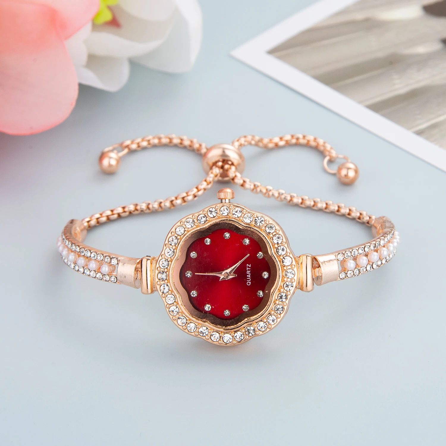 2023 Cute Flower Bracelet Watches for Women Diamond Crystal Watch Fashion Quartz Womans Wristwatches for Free Shiping