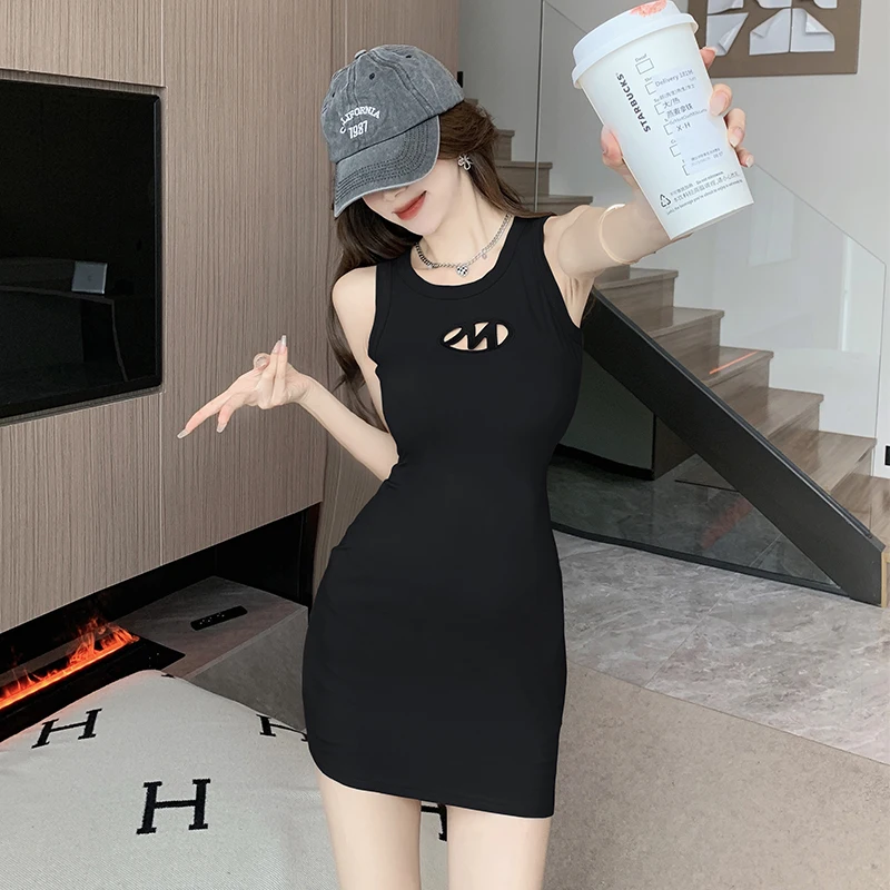 

Женское платье-футляр с круглым вырезом, без рукавов