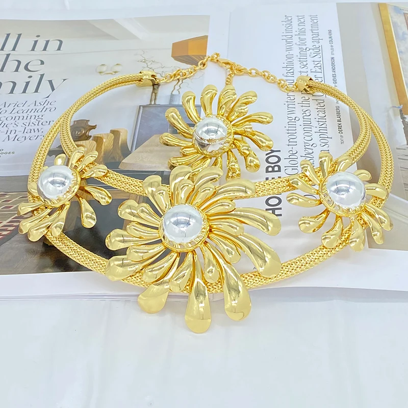 Комплект из колье и серёг 18-каратного золота