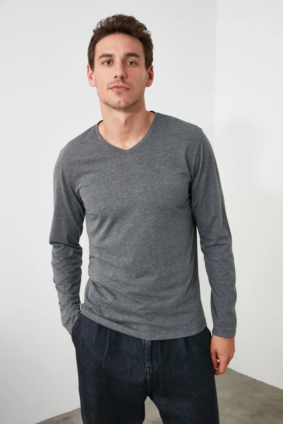 

Trendyol V-Neck Long-Sleeve T-Shirt TMNAW21TS0198