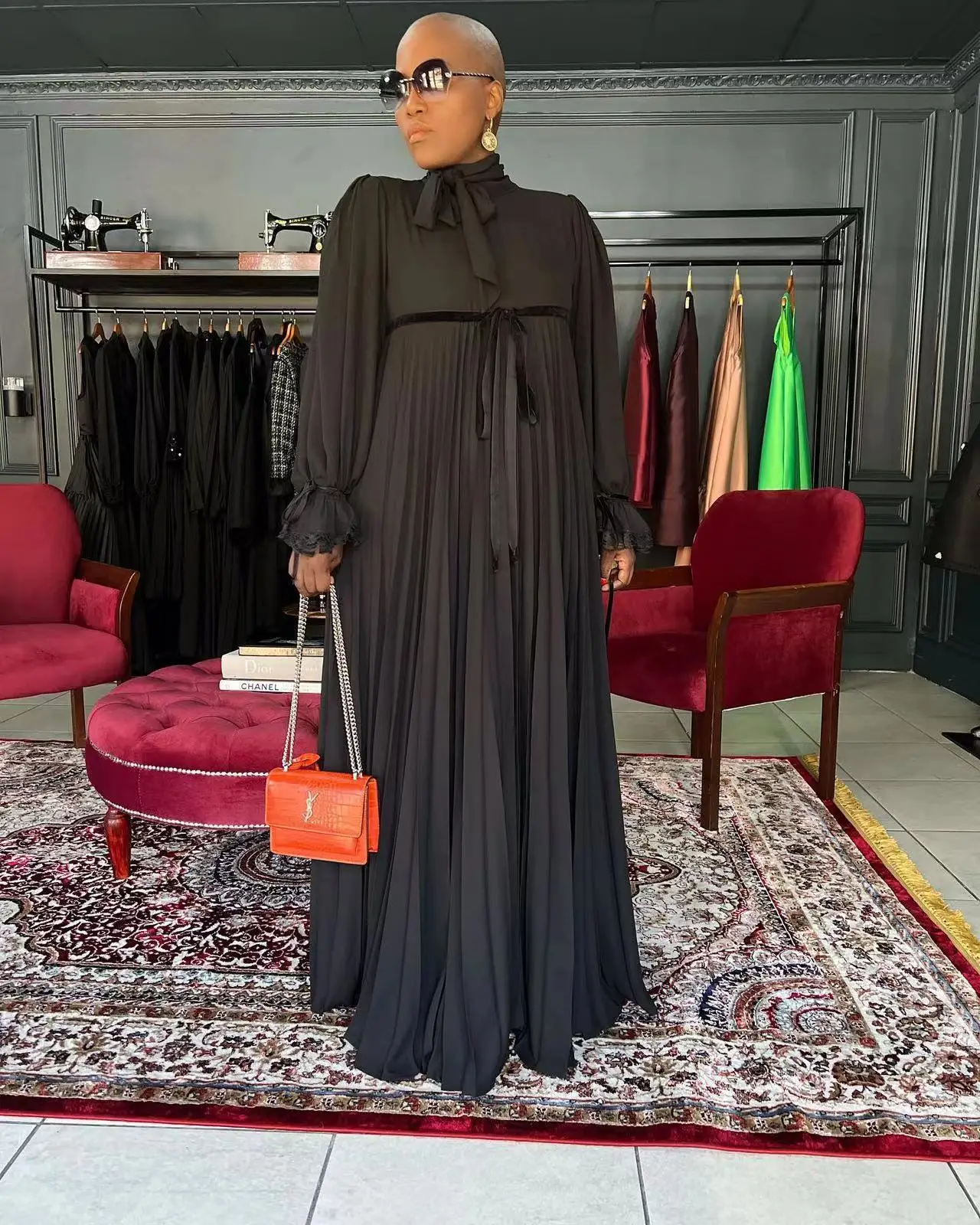 

Новинка весна-лето 2023, модная уличная одежда в европейском и американском стиле, однотонное плиссированное платье