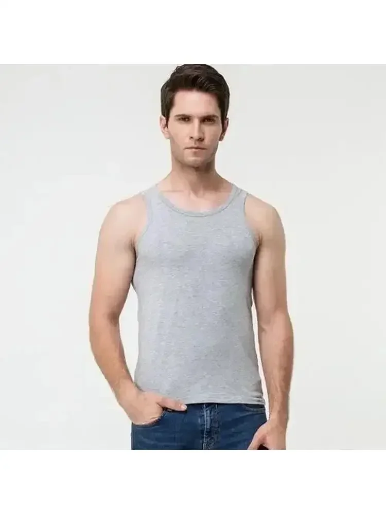 Немаркированная облегающая базовая рубашка для осенней и зимней одежды.