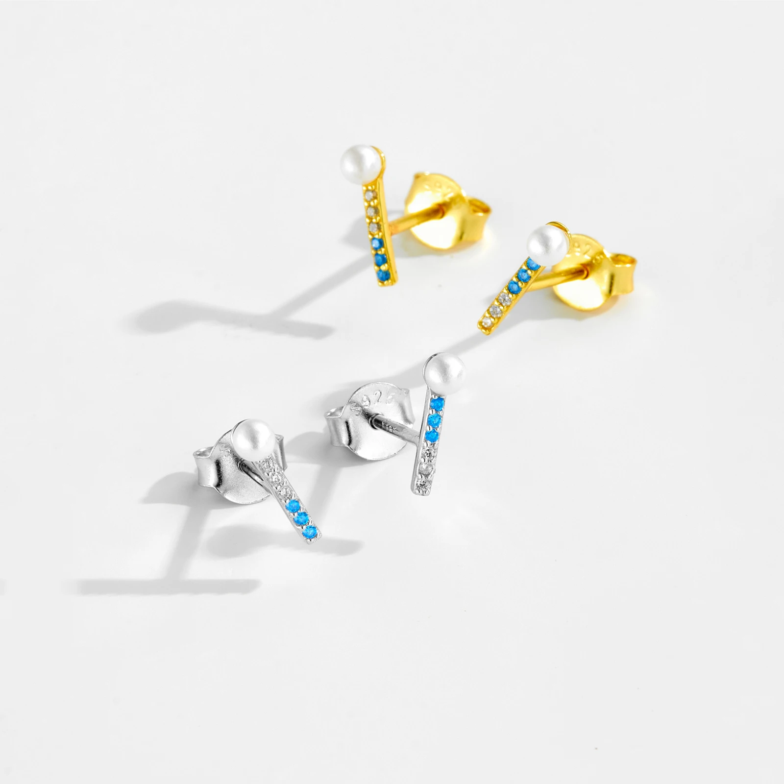 Серьги-гвоздики женские из серебра 925 пробы с фианитами