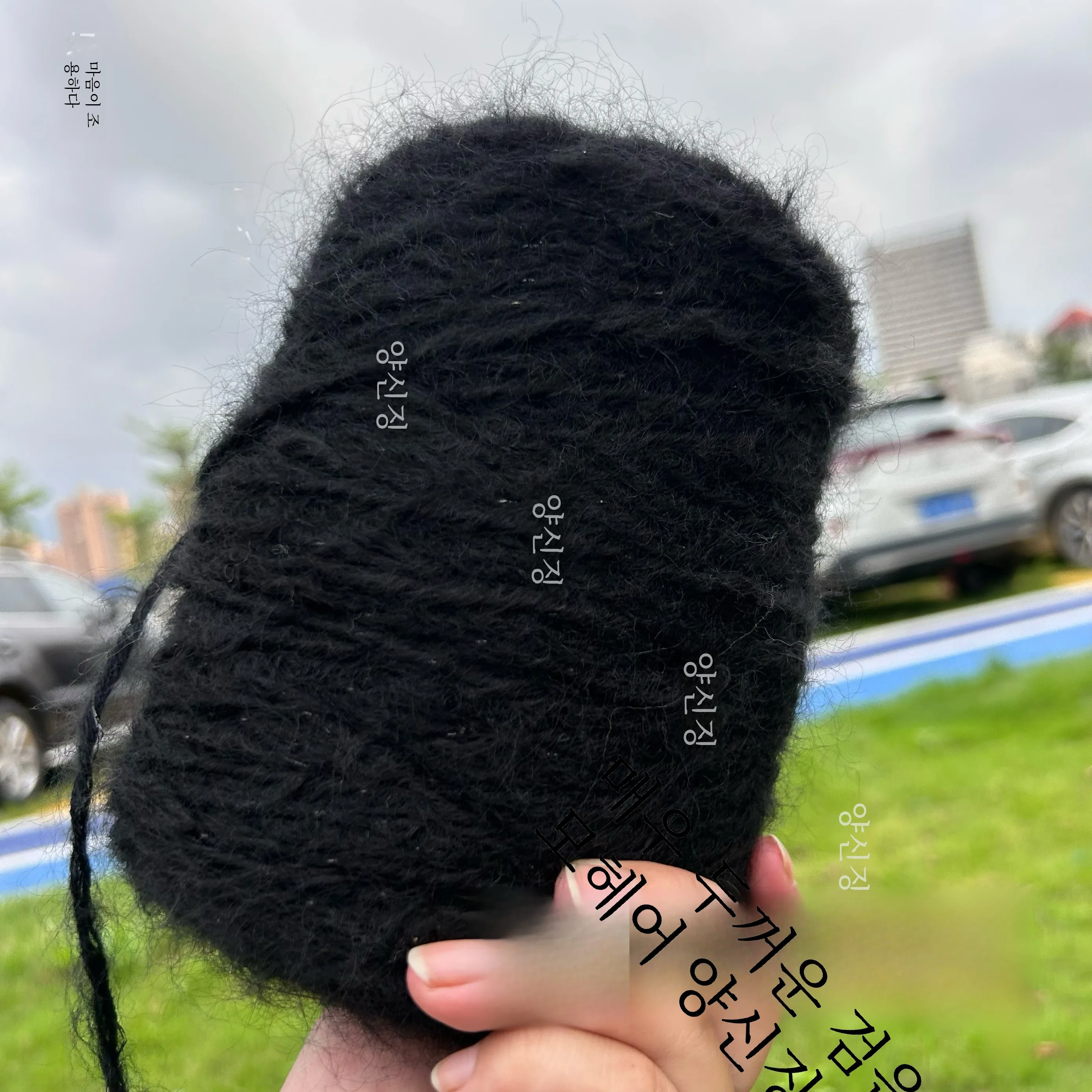 Standard 500G Price Black Slightly Flash Super Thick Core Mohair Soft Scarf Sweater Braided Thread Fleece