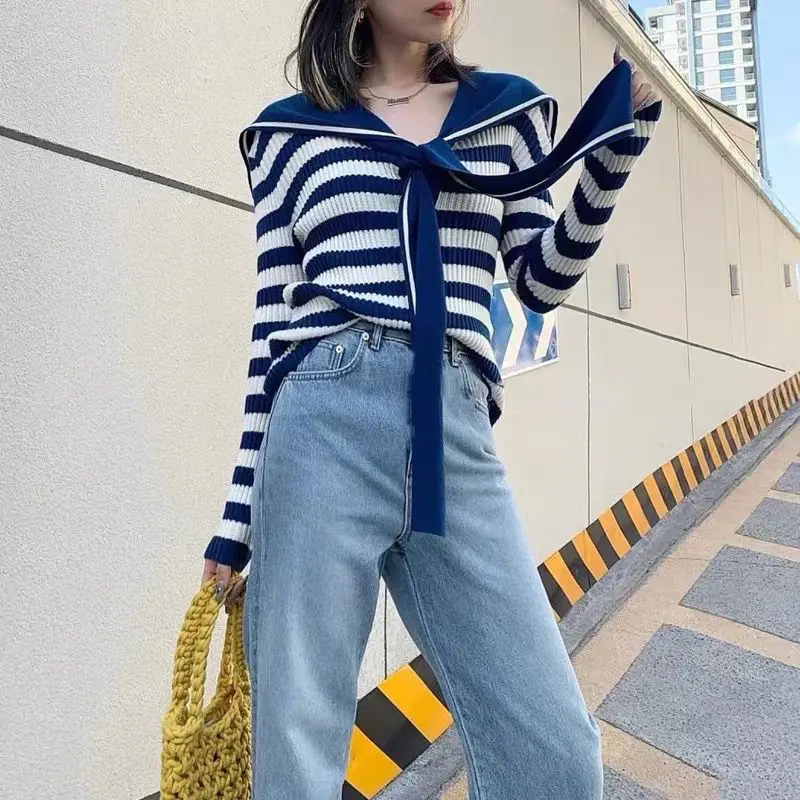 

Женский трикотажный свитер в полоску, с круглым вырезом