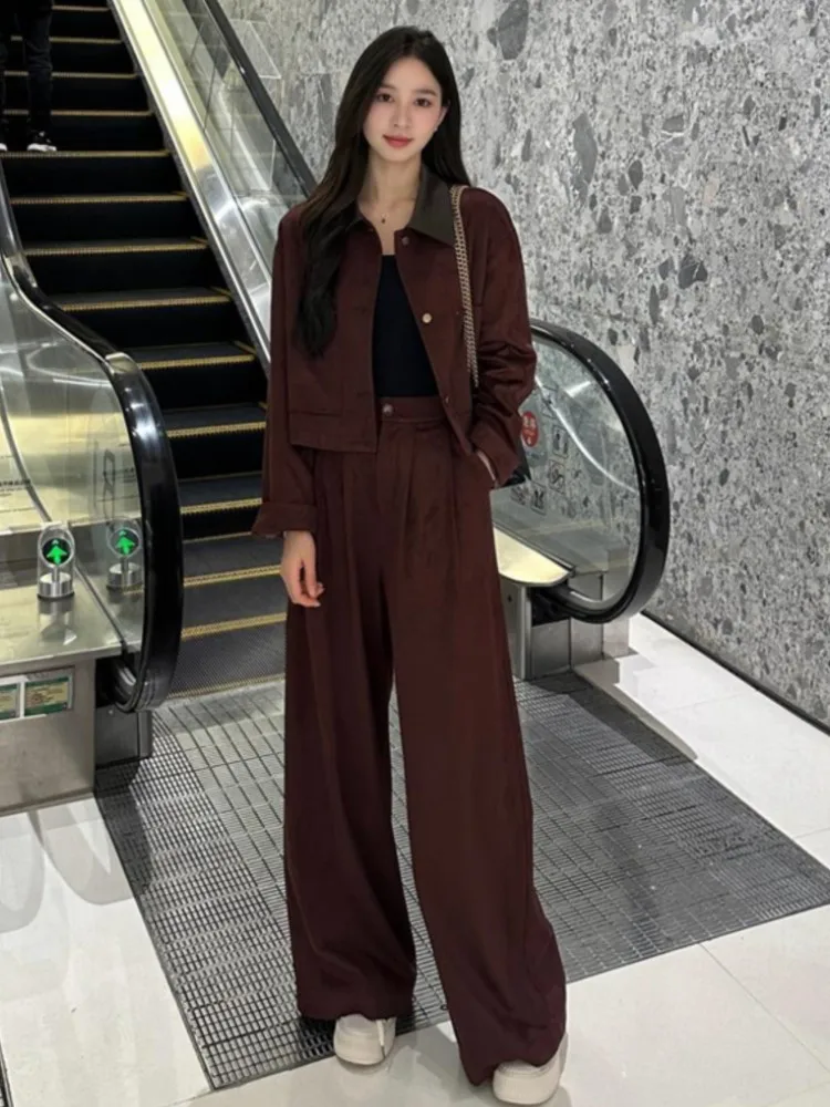 Женский костюм из двух предметов однобортный короткий пиджак с отложным