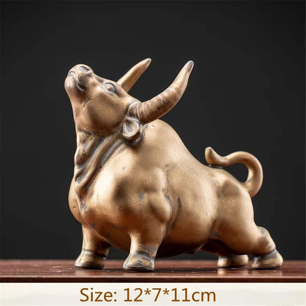 

Керамическая сине-красная статуя быка