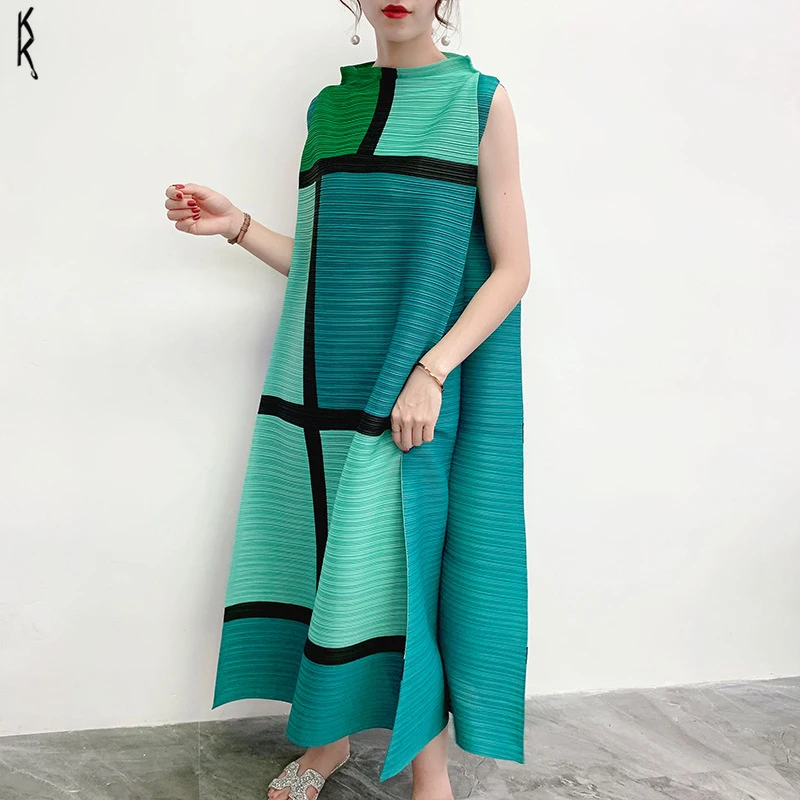 

2022 Summer Women's New Fashion Color Matching Pleated Long Dress High Quality Loose Elegant Sleeveless Stand Collar Casual Spot