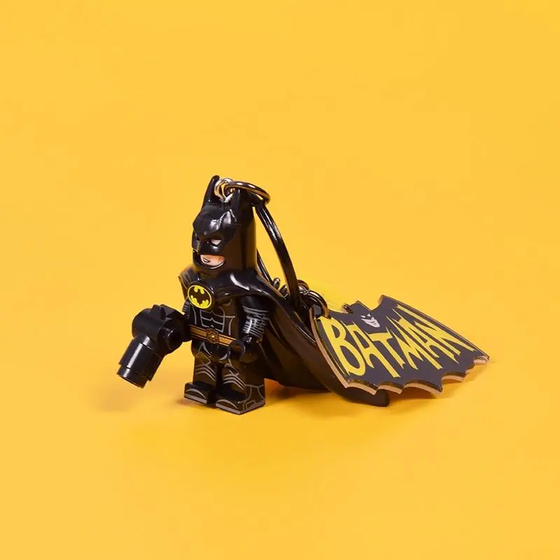 Фото DC Бэтмен мультфильм аниме брелок творческая личность мужская и женская кукла модный игровой брелок декоративный кулон подарок оптовая продажа №3