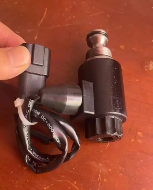 Соленоид регулирующего клапана коробки передач погрузчика для Komatsu WA180L WA380 WA470 WA320