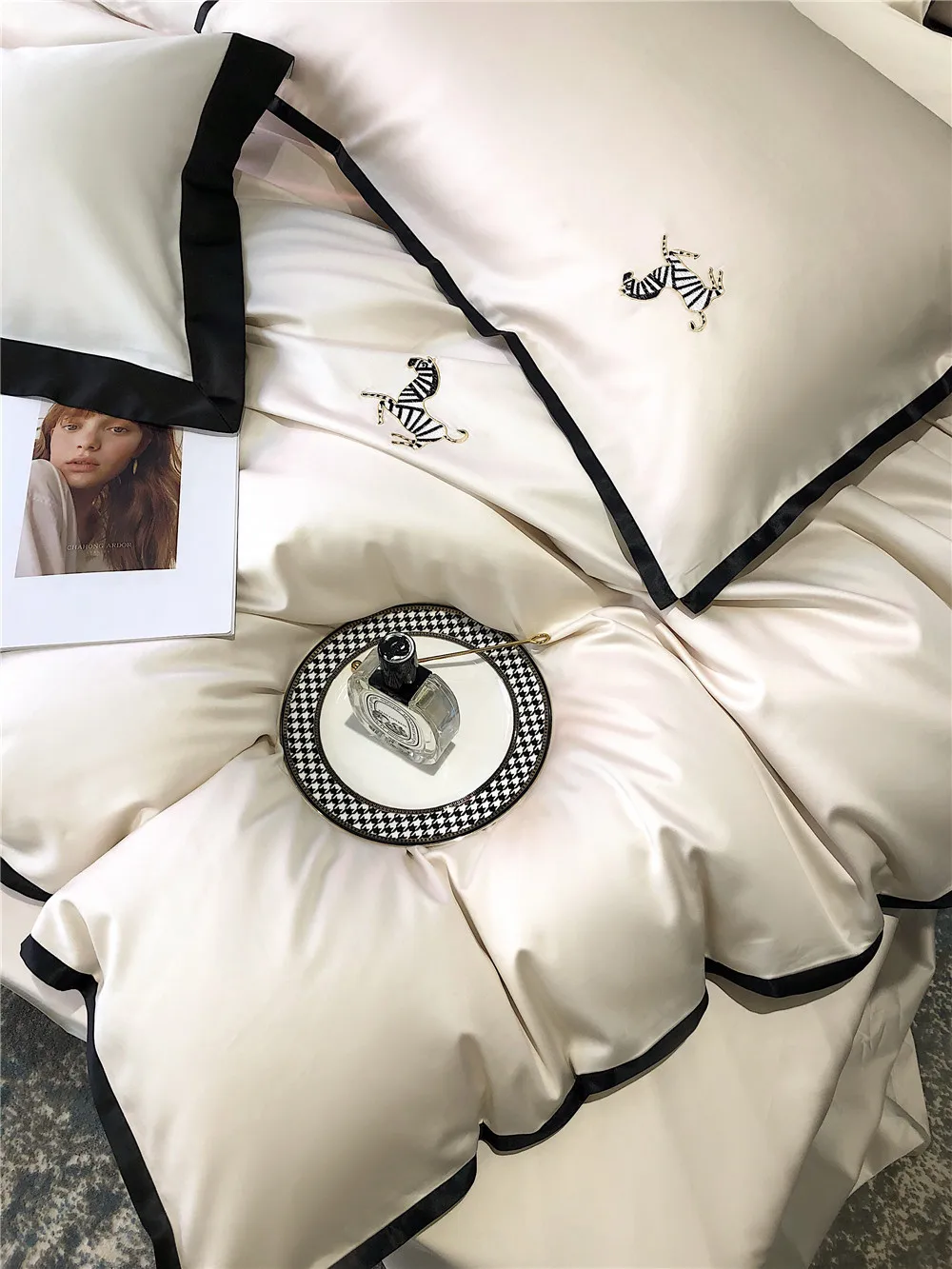 

Light Luxury Pima Cotton Pure Cotton Zebra Embroidered Quilt Pure Cotton Solid Color Villa Bedding
