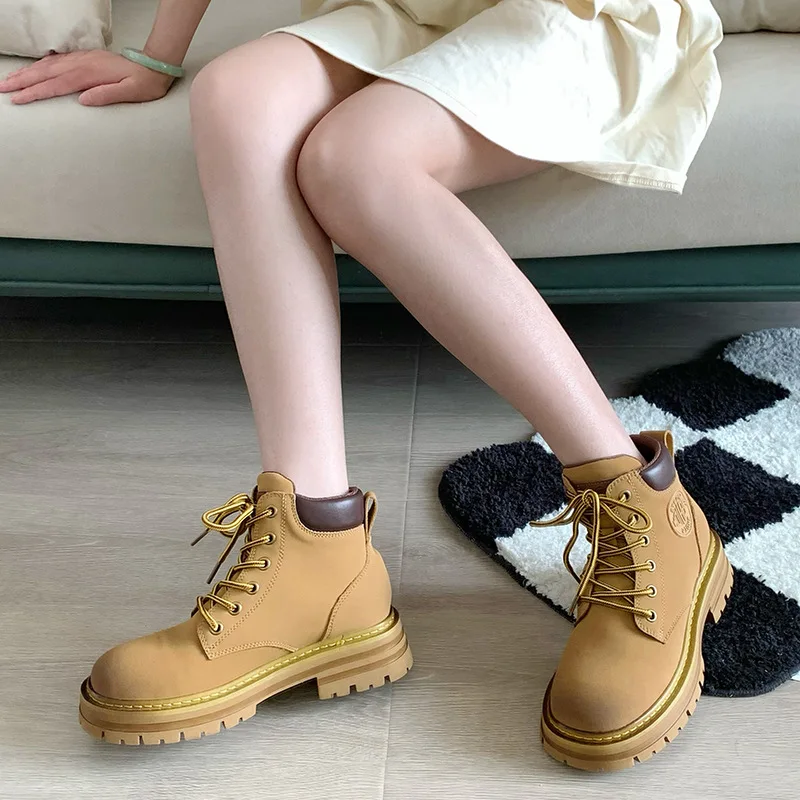 British Wind Rhubarb Female Autumn New Versatile Kick Not Bad Motorcycle Platform Short Leather Martin Boots.