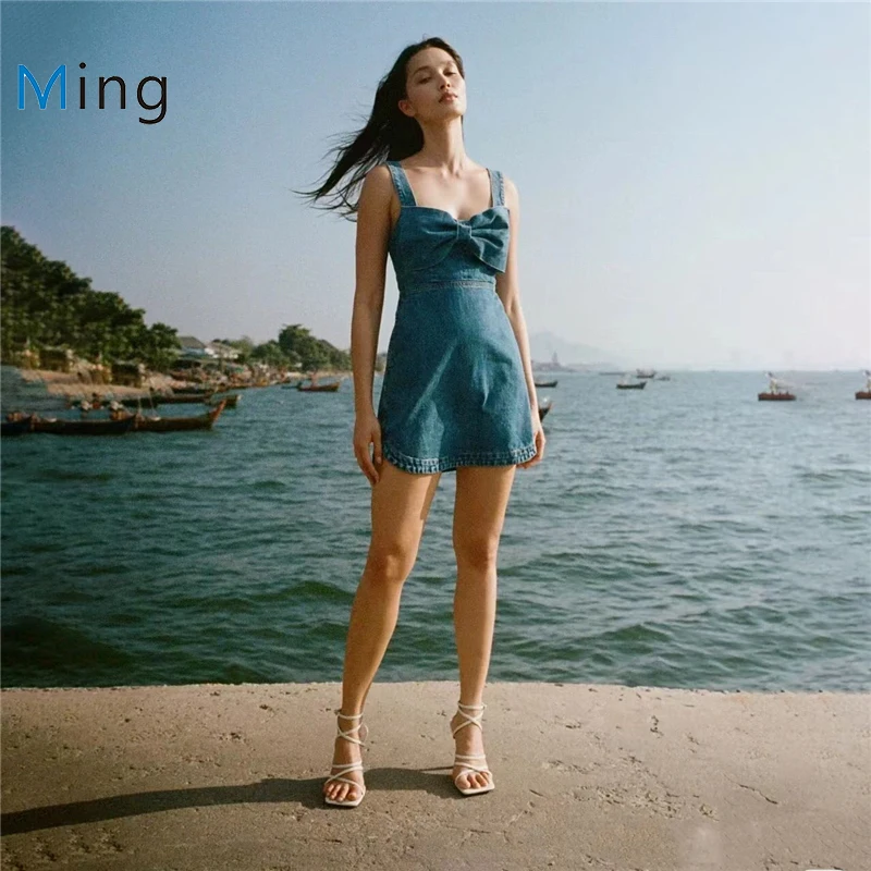 

Женское облегающее джинсовое платье с 3D бантом