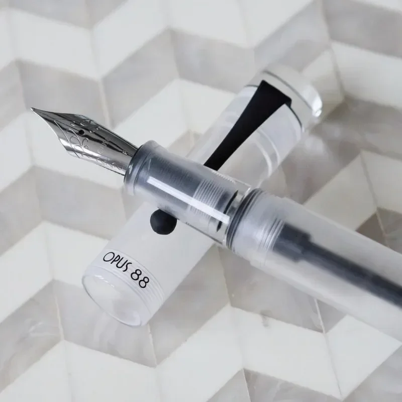 Фото Новая перьевая ручка OPUS 88 KOLORO из белой смолы, немецкое перо F M B 0.5MM 0.7MM 1.0MM, портативная золотая ручка, высококачественная канцелярская принадлежность для офиса №1