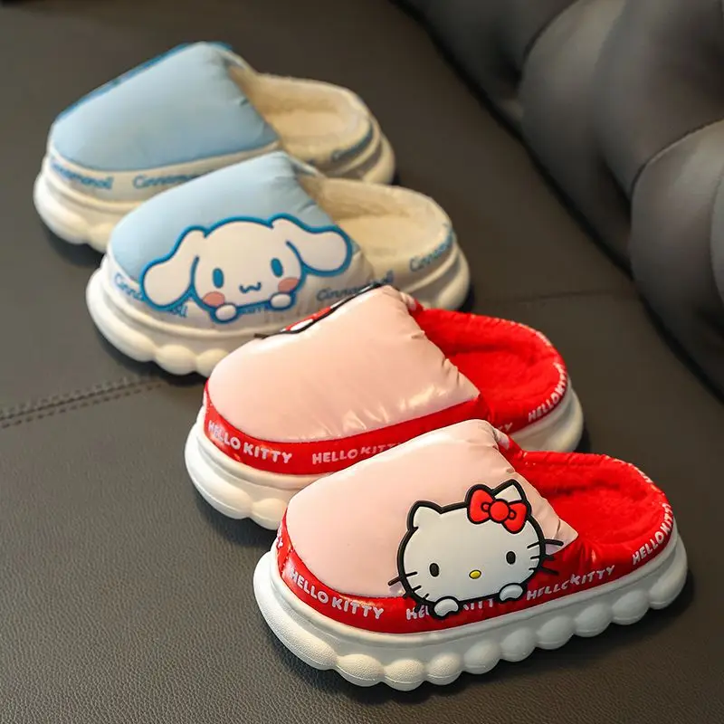 

Милые тапочки Sanrio Hellokitty mymelody Cinnamoroll, детские тапочки для мальчиков, зимние домашние водонепроницаемые Нескользящие шлепанцы на толстой под...