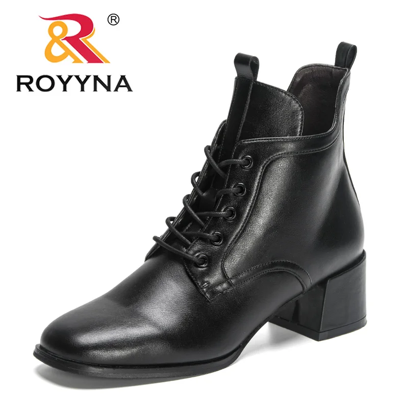 

ROYYNA 2023 New Designers Popular Short Boots Women Lace Up Casual Flats Botas Ladies Black Winter Short Sneakers Zapatos Comfy