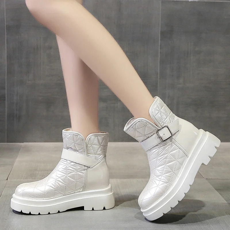 

Ботинки женские без шнуровки, модные короткие плюшевые повседневные ботинки, утепленные полусапожки с ремешком и пряжкой, обувь для женщин, 2023