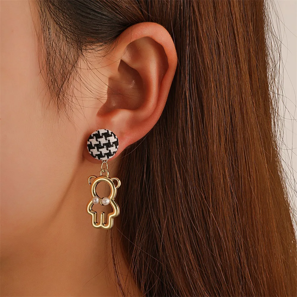 

Trendy Temperament Gold-plated Bear Pendant Stud Earrings for Women Cute Fabric Geometric New Earrings Jewelry Party