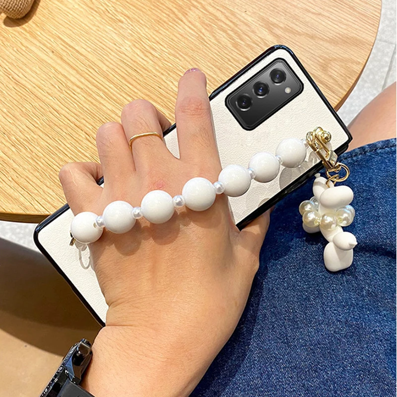 

Luxury DIY Fashion Pearl Dog Pendant Hand Chain Bracelet PU Leather Phone Case Cover For Samsung Galaxy Z Fold 4 3 2 5G Fold4