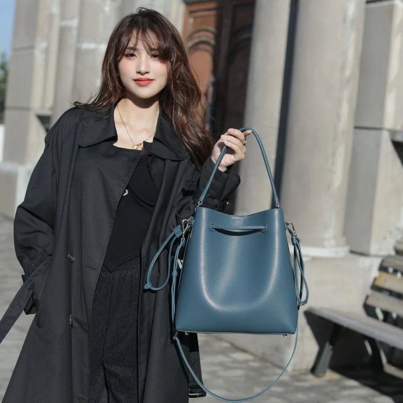 Новая однотонная сумка-мешок из мягкой кожи модные вместительные тоуты