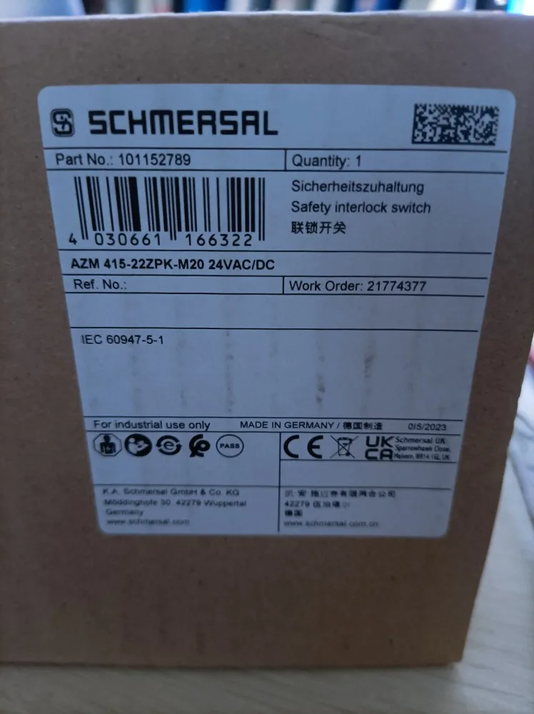 Новый оригинальный блокировочный переключатель 101152789 AZM 415-22ZPK-M20 24VAC/DC