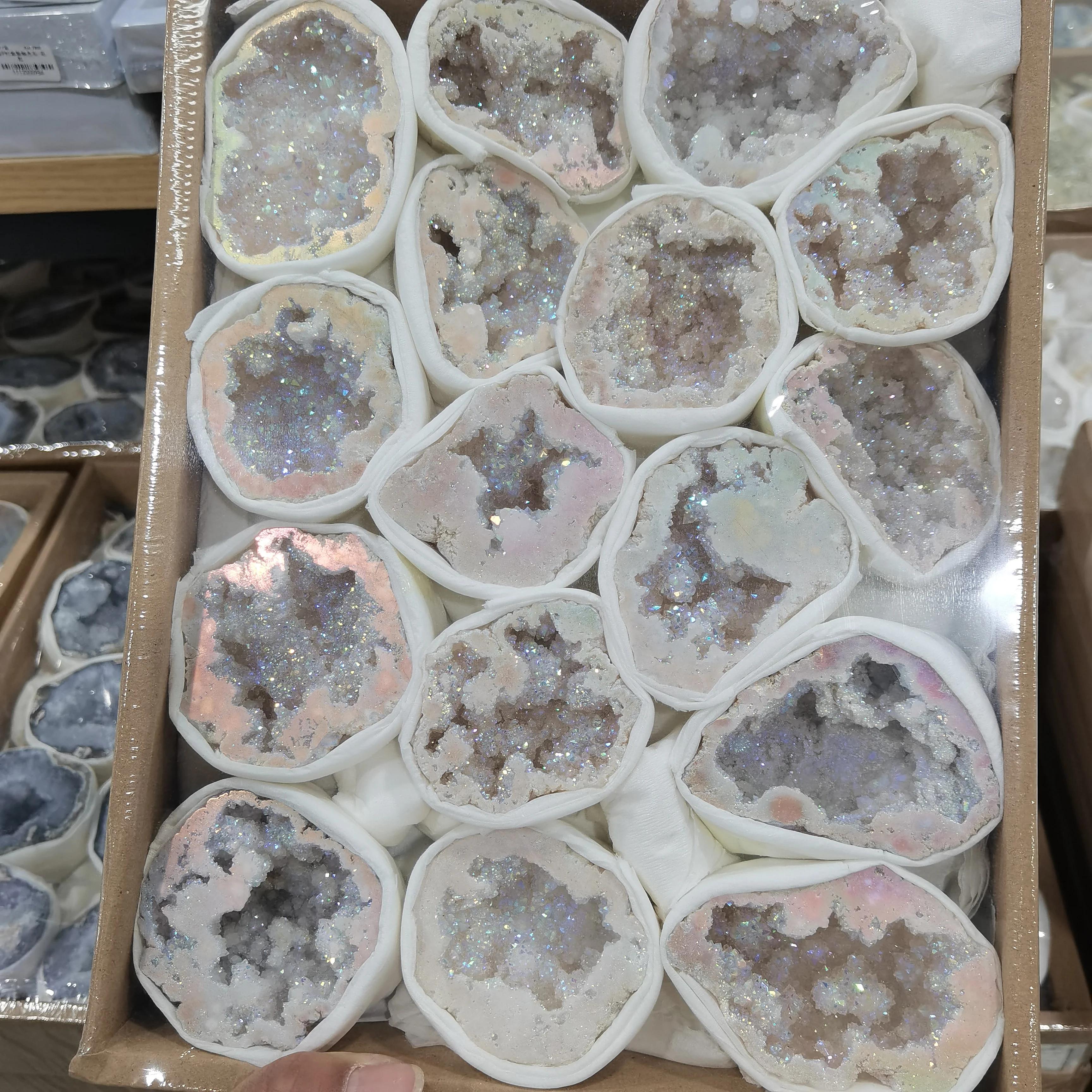 

A box of 16 pieces Natural Whole Hollow Agate Mineral Specimen Healing Quartz Agate Stone Geode Ore Home Decor DIY Gift
