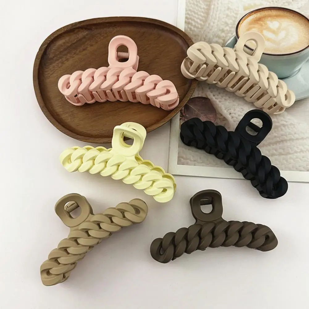 

Durable Hair Claw Chic Korean Geometric Hair Claws Large Twist Back Acrylic Hairpins for Girls' Hair Accessories Women Hair Claw