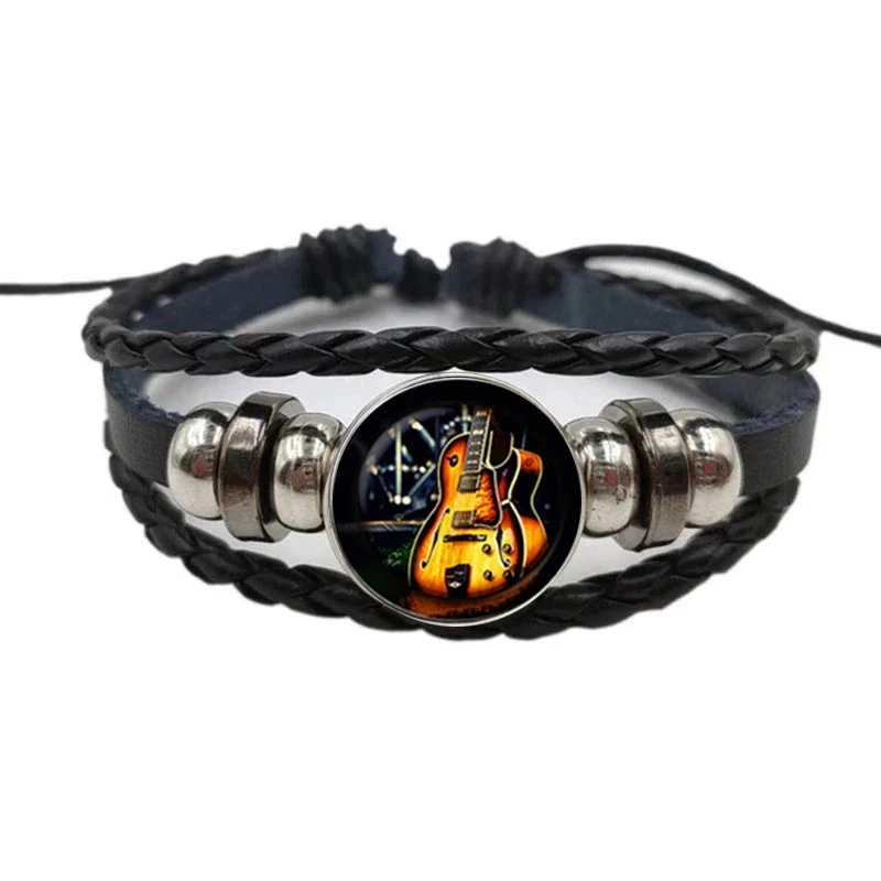 Черный классический музыкальный инструмент пианино гитара кларнет флейта