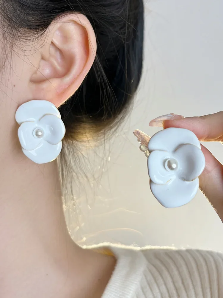 Красота Белый Цветок Жемчуг Уникальный Нишевый Дизайн Темперамент Премиум