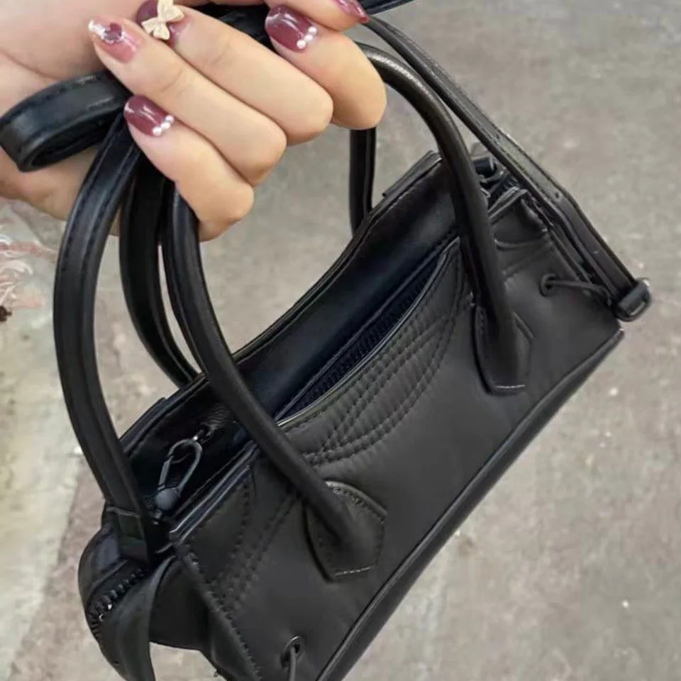 2023 New Solid Color Portable One Shoulder Fashion Diagonal Small Capacity Women's Clutch Bags Famous Brand Designer Satchels