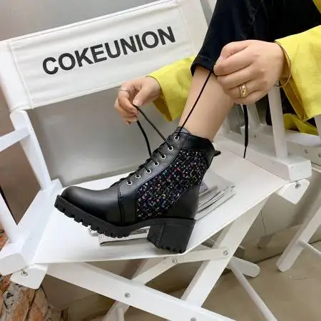 

Большие размеры; Модные ботинки для женщины большого размера; Ботильоны на шнуровке; Удобный светильник с круглым носком