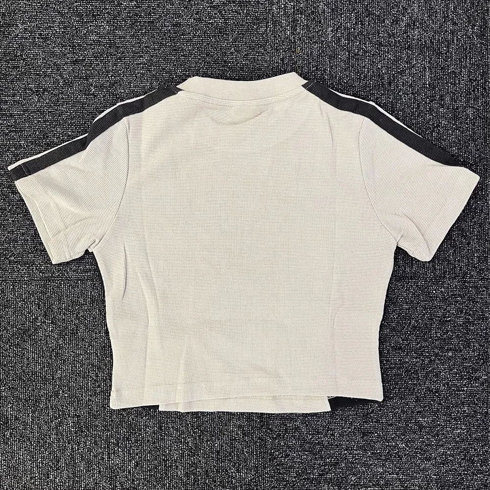 Женская однотонная футболка в готическом стиле