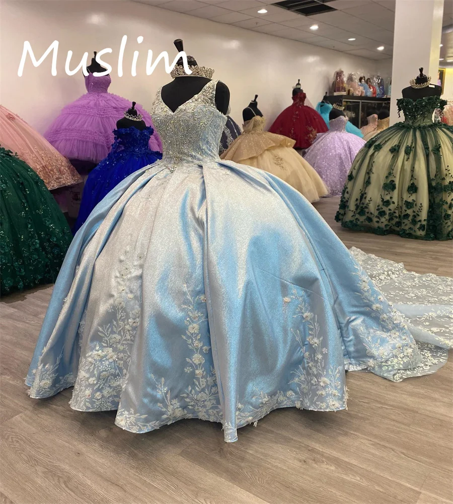 Платье с длинным шлейфом и V-образным вырезом без рукавов