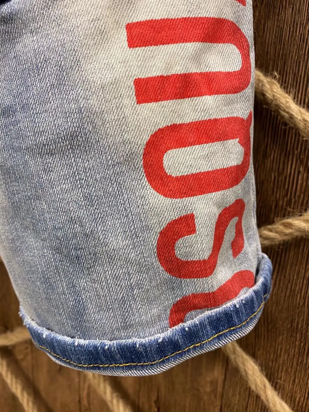 2023 Spring/Summer New D2 Jeans Fashion Men's Washed and Worn Hole Patch Paint Slim Fit Micro Elastic Denim Shorts Men