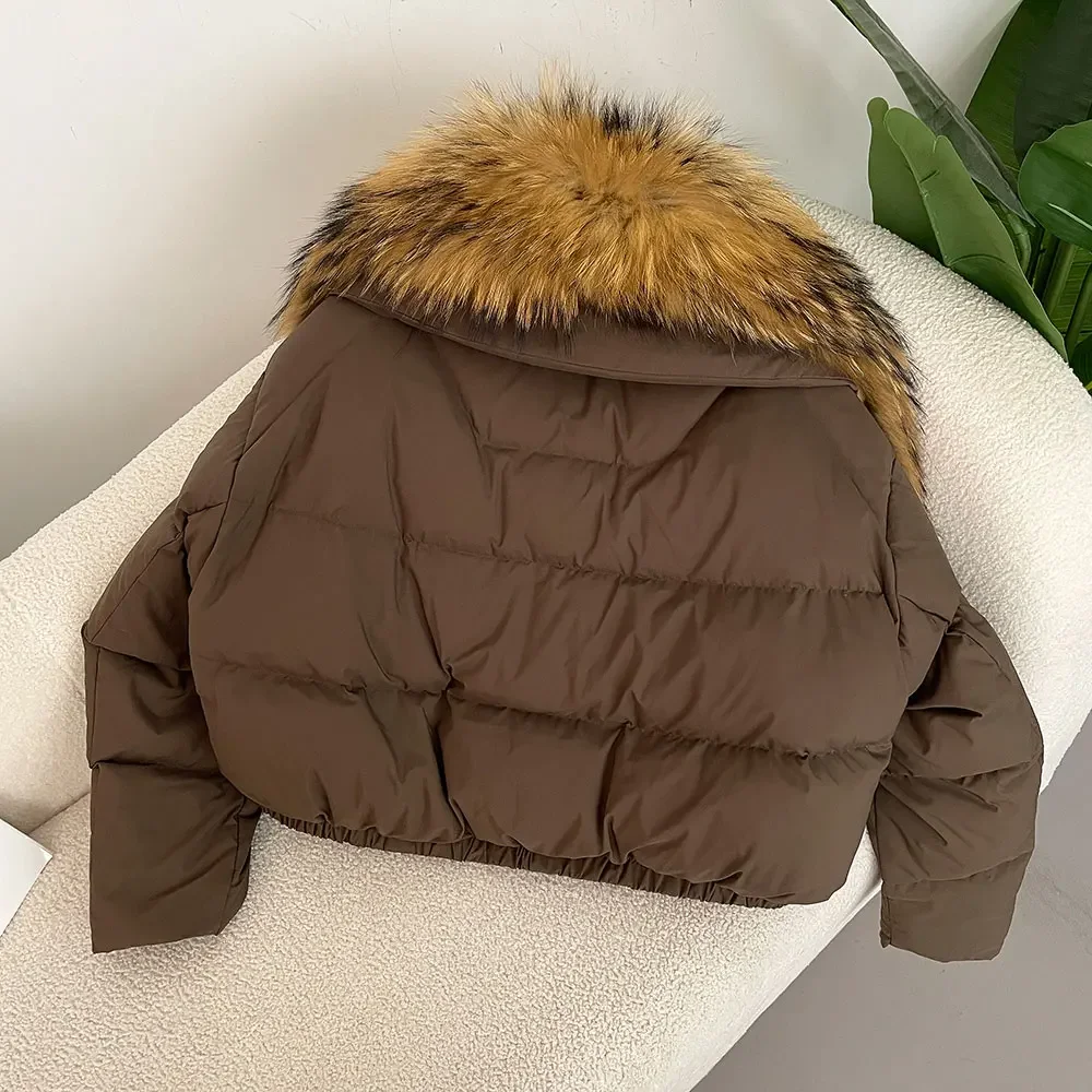 Женский пуховик с воротником из натурального меха на белом утином пуху