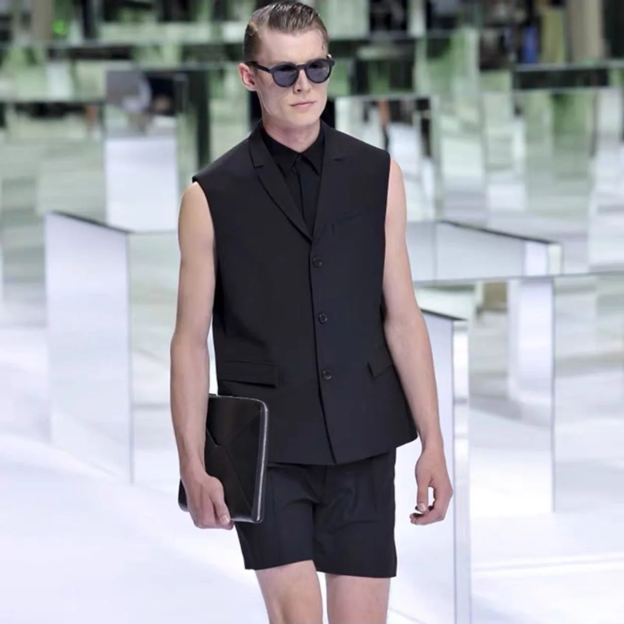 

Men's Lapel Solid Color Single Breasted Vest Jacket Wedding Slim Men's Casual Vest Clothing